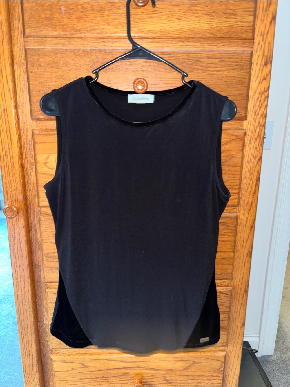 Calvin Klein Black Sleeveless Scoop Neck Tank